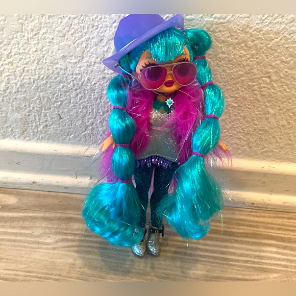 (1x) L.O.L Surpise OMG Winter Disco Doll Cosmic Queen Doll - Picture 2 of 16